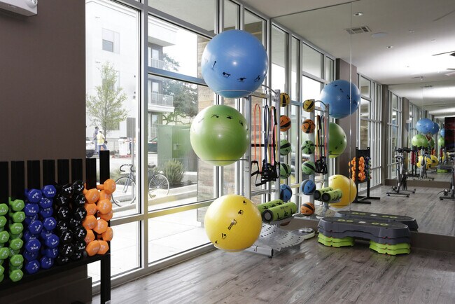 Building Photo - 2910 E 17th St