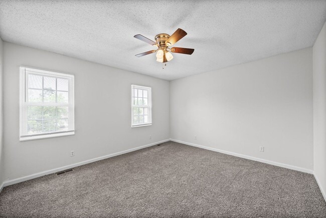 Building Photo - 105 Greenland Ct