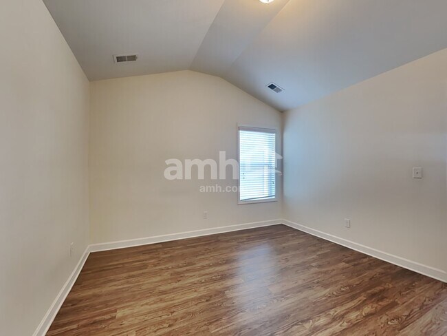 Building Photo - 530 Lateleaf Dr