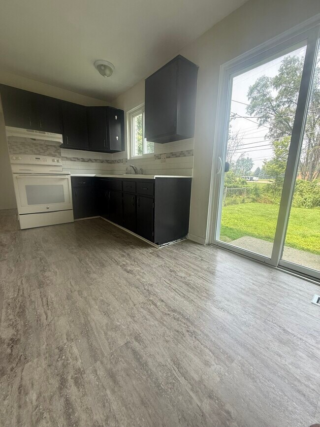 Building Photo - 200 N Christine Cir