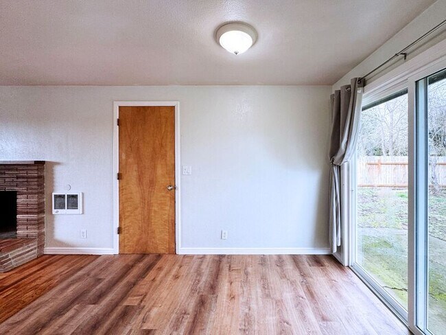 Building Photo - 1161 N Park Ave