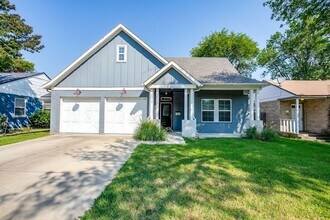 Building Photo - Amazing Student Housing- 4 Bed, 2 Bath Hom...