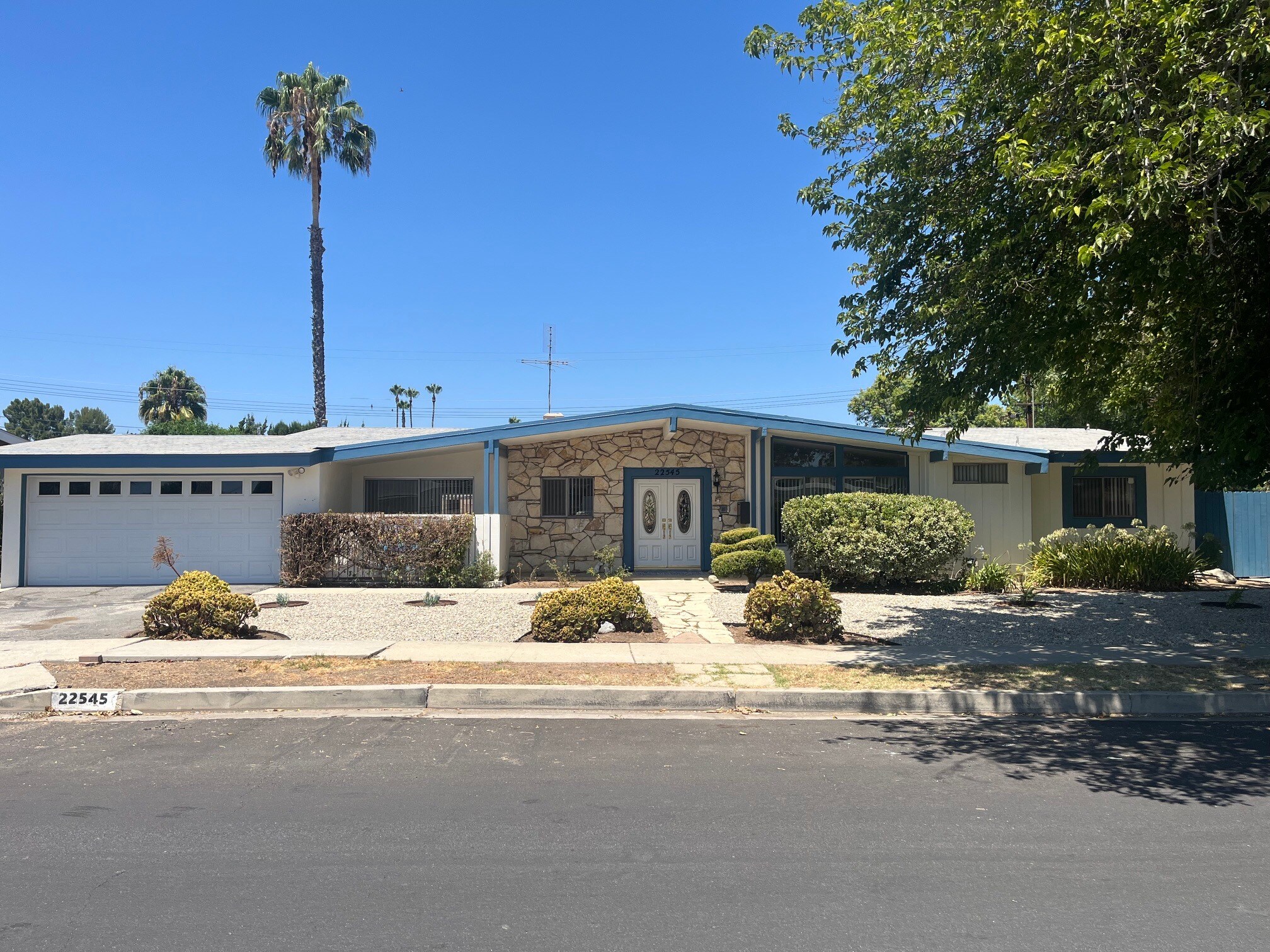 Building Photo - 22545 Hatteras St