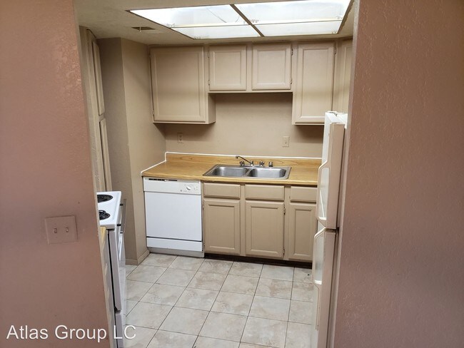 Building Photo - 3750 Shirebrook Dr