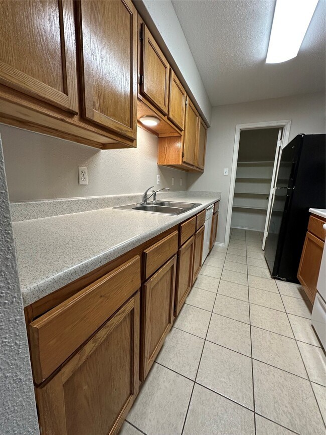 Building Photo - 6500 Sands Point Dr