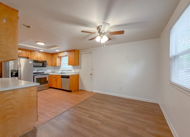 Building Photo - 1210 Carson Dr