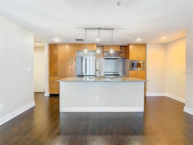 Building Photo - 1208 E Kennedy Blvd