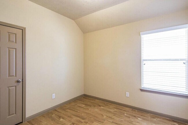 Building Photo - 5750 Kyle Cove Dr