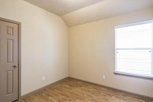 Building Photo - 5815 S Brenwood Dr