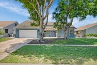 Building Photo - 7515 San Mateo Dr E