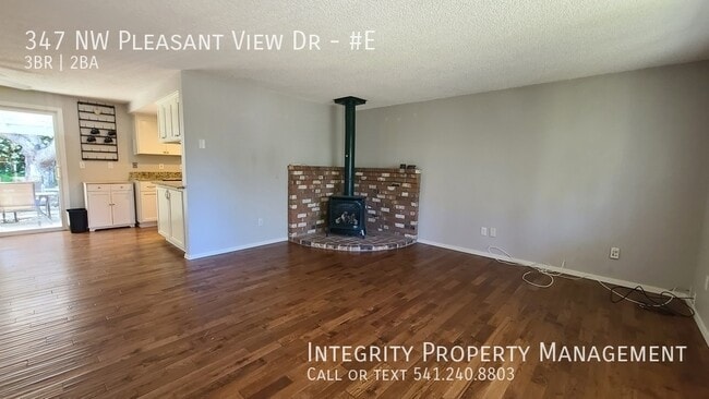 Building Photo - 347 NW Pleasant View Dr