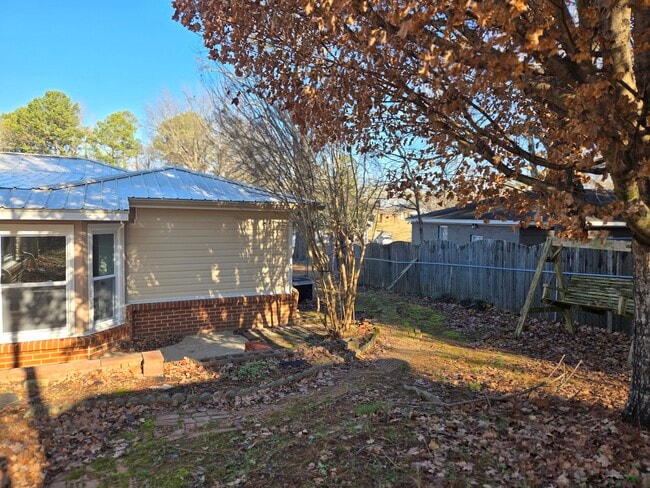 Building Photo - 24 Pine Cir