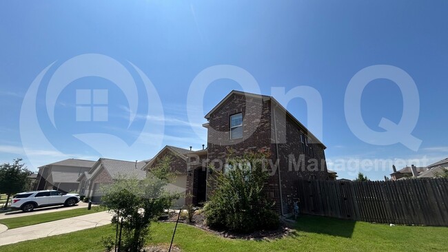Building Photo - 400 Plum Ct