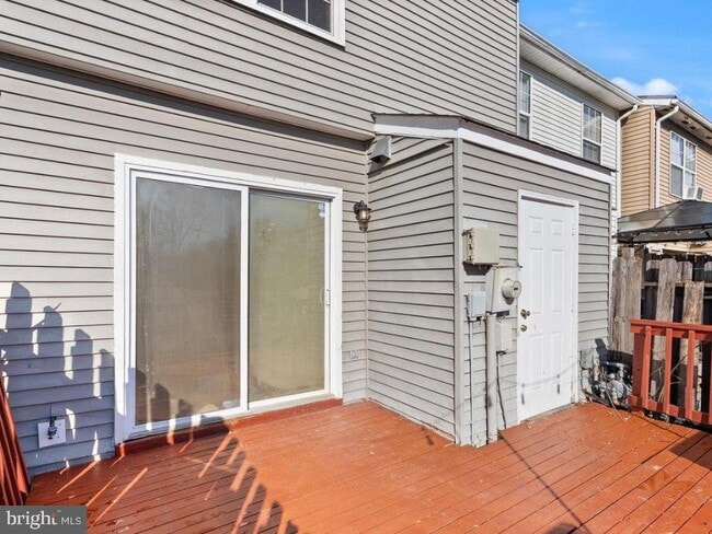 Building Photo - 15278 Cloverdale Rd