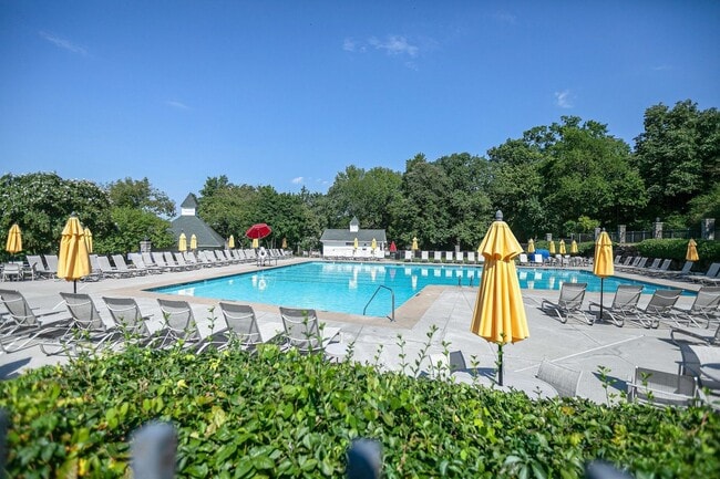 Building Photo - Welcome to this beautifully remodeled sing...