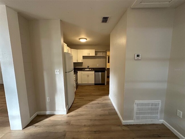 Building Photo - 657 NE Waldo Rd