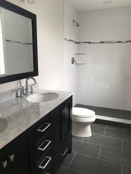 En-suite off primary bedroom - 134 Parsons St