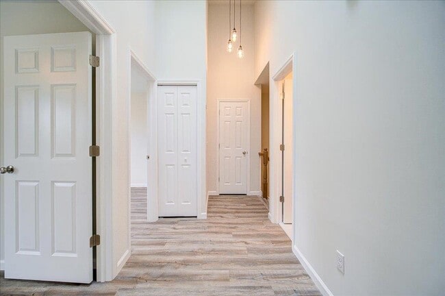Building Photo - 1421 Whispering Hills Dr