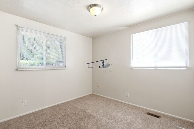 Building Photo - 4850 S Duplex
