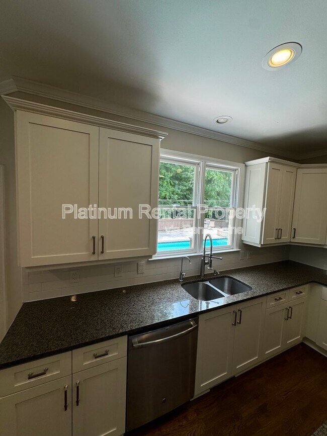 Building Photo - 830 Eden Green Ct