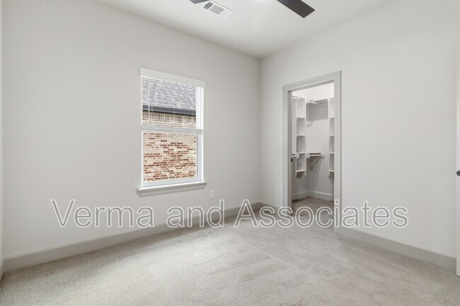 Building Photo - 1041 Whistler St