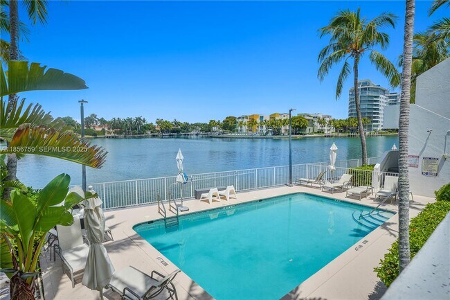 Building Photo - 5880 Collins Ave