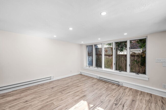 Building Photo - 465 E 8th St