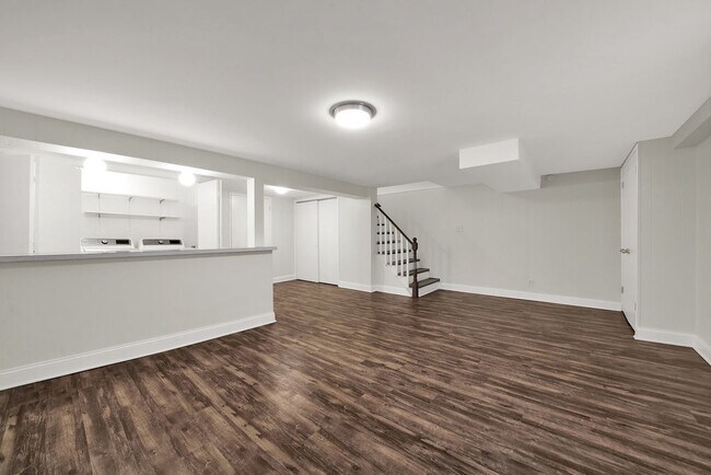 Building Photo - 2006 W Farwell Ave