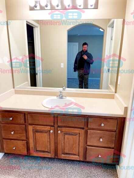 Building Photo - 5043 W White Diamond Way