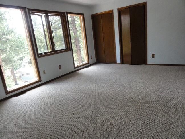Building Photo - 12345 Bear Haven Rd