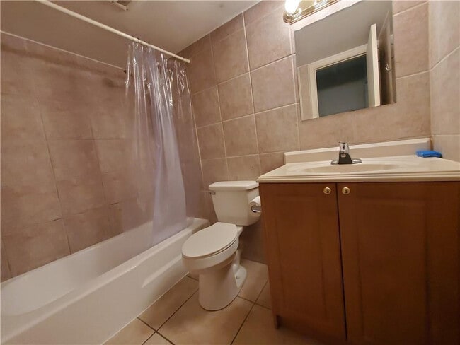 Building Photo - 2607 NE 8th Ave