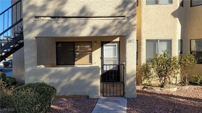 Building Photo - 1209 N Buffalo Dr