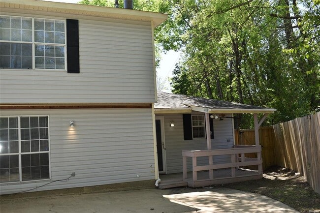 Building Photo - 3001 Sutton Dr