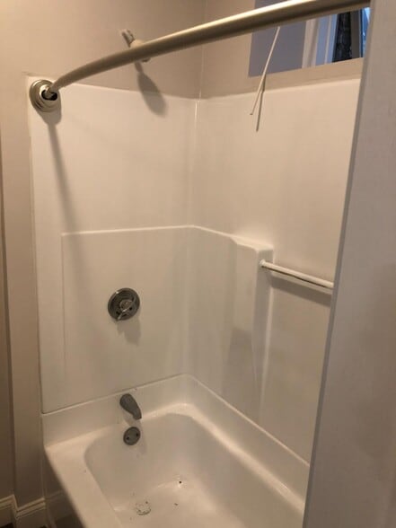 Building Photo - 65 Park Dr