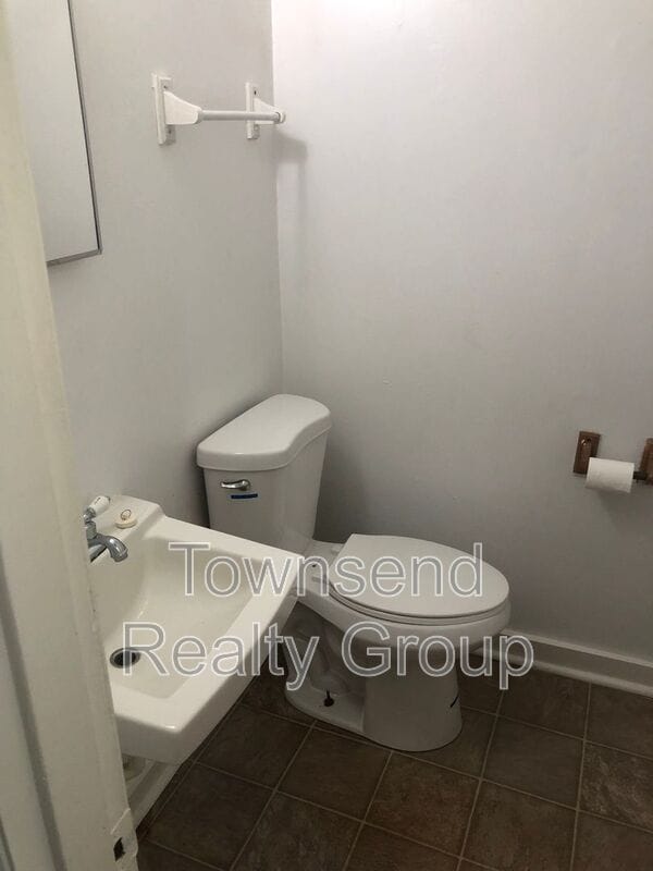 Building Photo - 4601 Somerdale Ln