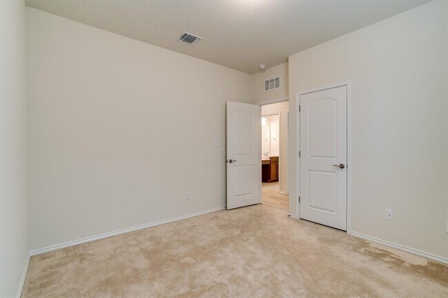 Building Photo - 138 Duroc Dr