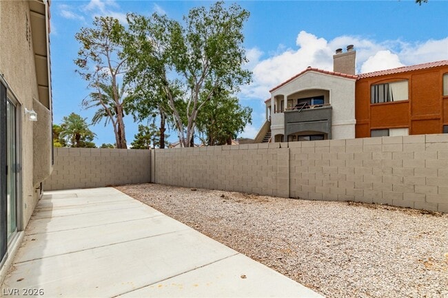 Building Photo - 2689 Rungsted St