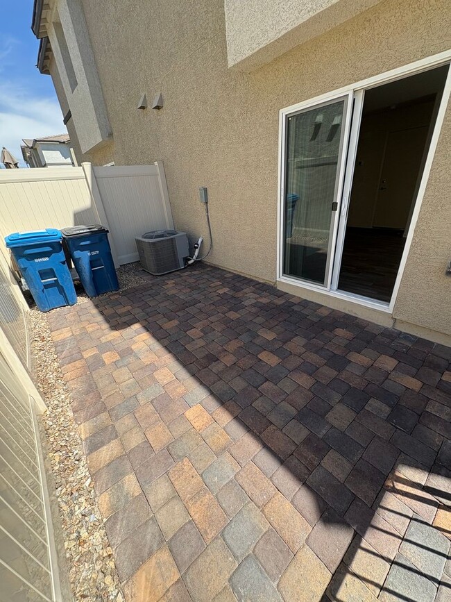 Building Photo - 2 Bedroom Townhouse in North Las Vegas