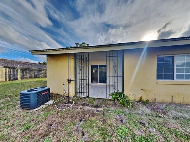 Building Photo - 1921 Truman Rd