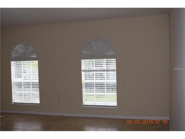 Building Photo - Nice 5 Bedroom 3 Bath Home