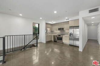 Building Photo - 1250 N Fairfax Ave