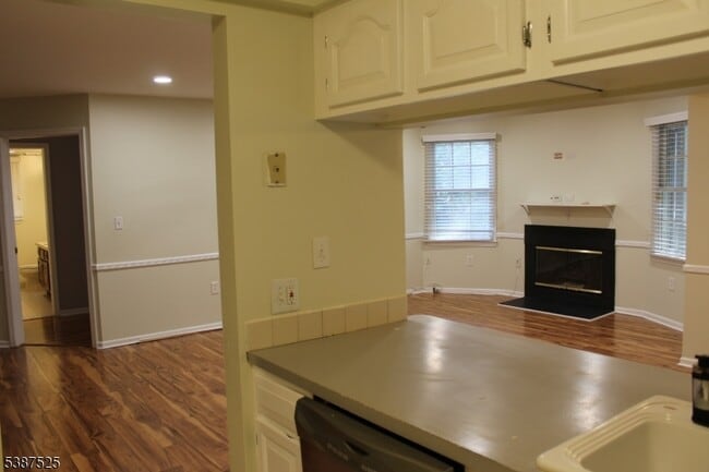 Building Photo - 75 Quartz Ln