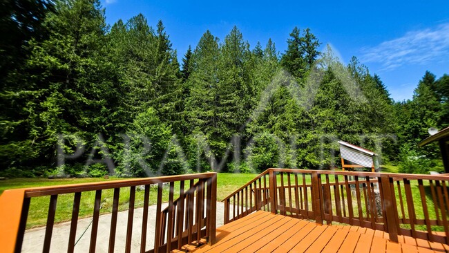 Building Photo - Spacious Log Home with Acreage!