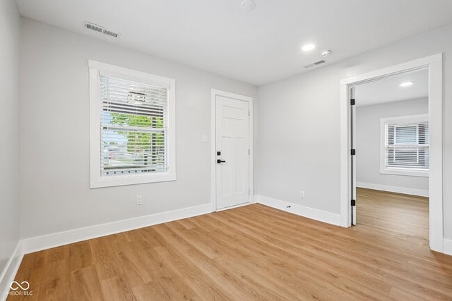 Building Photo - 3847 Hoyt Ave
