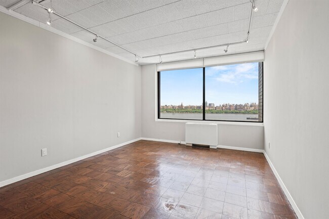 Building Photo - 9060 Palisade Ave
