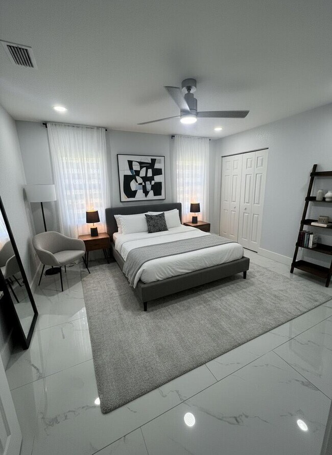 Building Photo - 2346 Lakeshore Cir