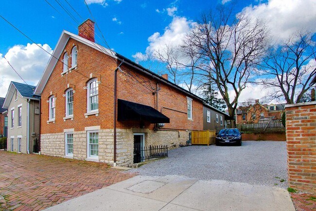 Building Photo - 647 S 3rd St
