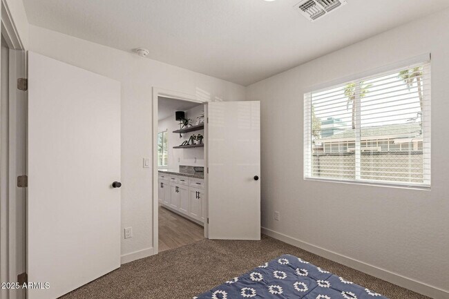 Building Photo - 341 S Mountain Rd