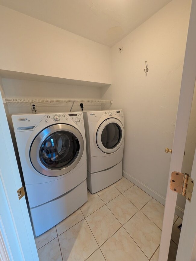 Building Photo - Stunning Lakeside Condo on Lake Quinsigamond – 2 Bed, 2.5 Bath + Garage