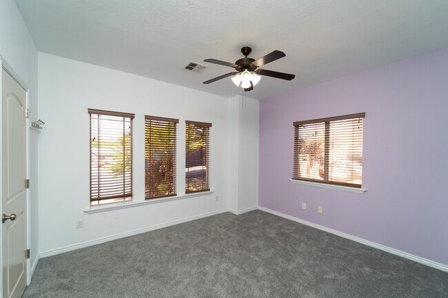 Building Photo - 1210 W Indian Hills Dr